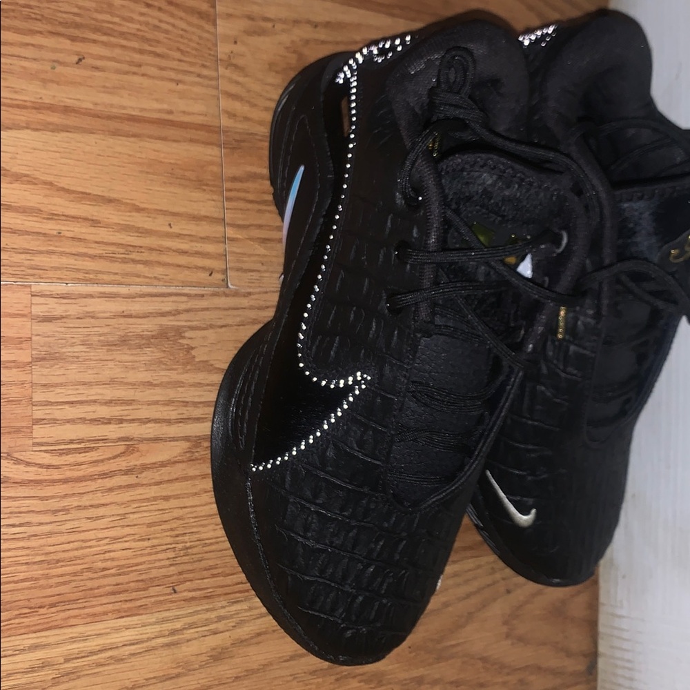 Nike LeBron 22 LX “Black Label Pack” size men’s 4.5